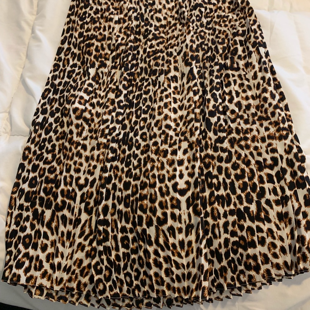 Leopard pleated midi skirt